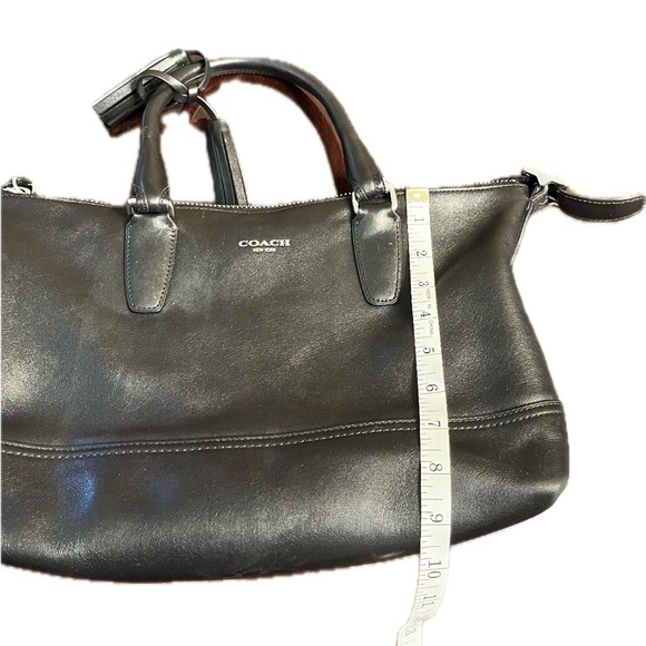 Coach Woman’s purse bag black silver zippers adjustable strap travel luxury - Picture 8 of 9